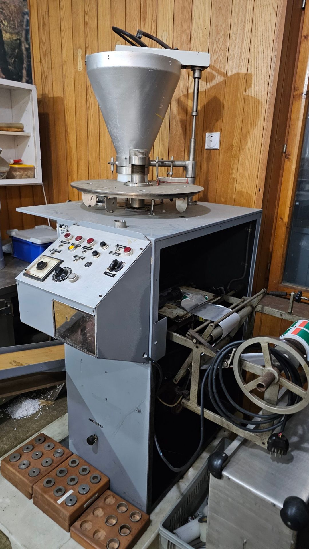 Powder Filling Machine (5–30 g) with Sachet Packing