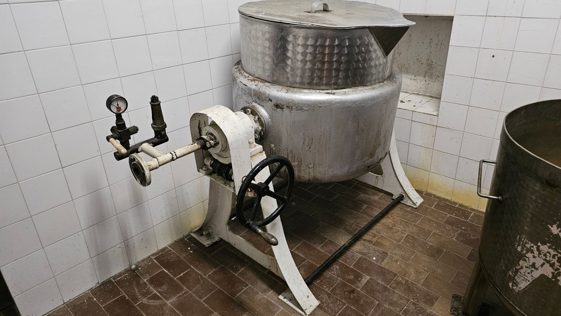 Tilting Steam Kettle (Stainless Steel)