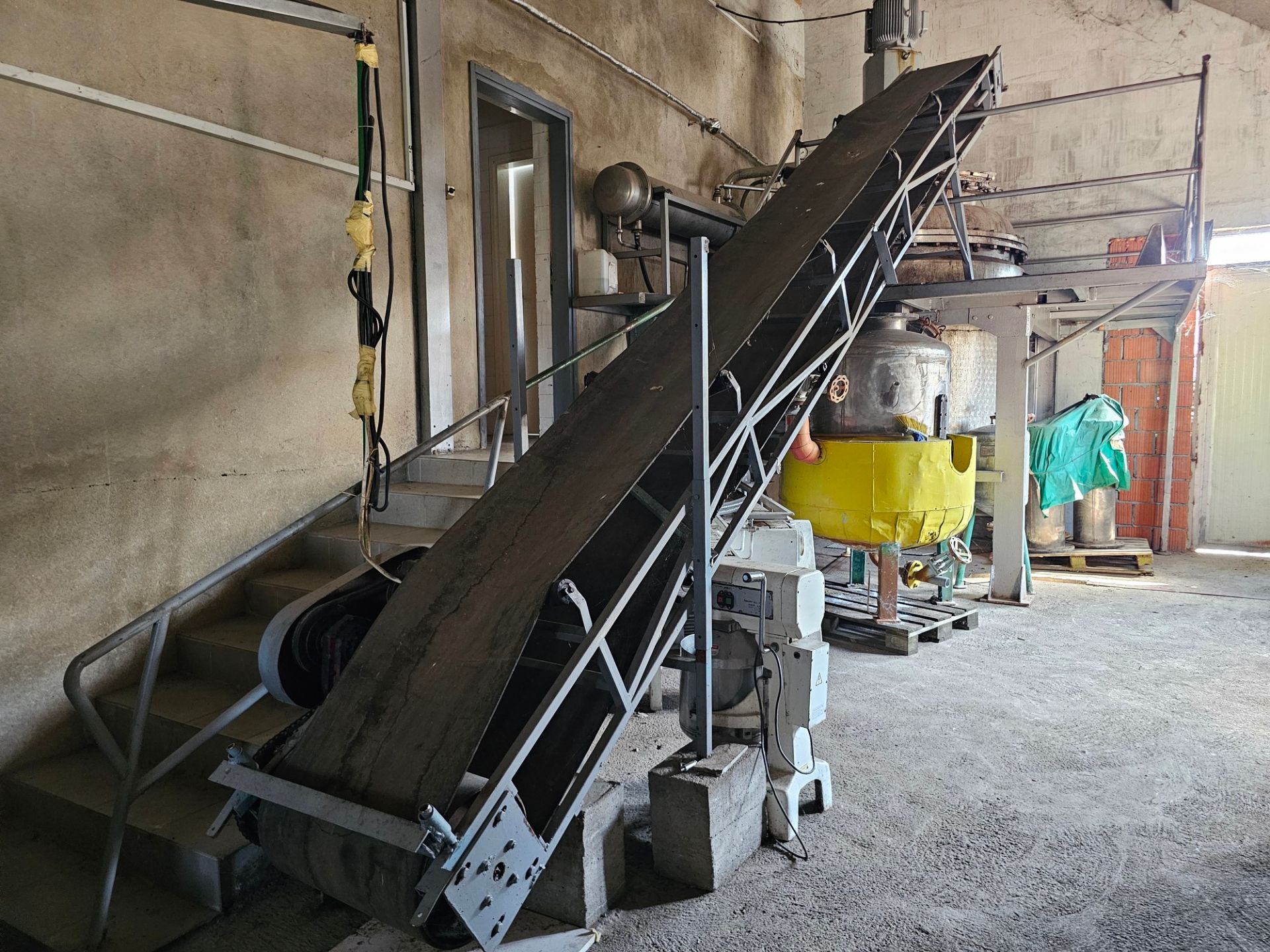 Inclined Endless Belt Conveyor (~7 m)