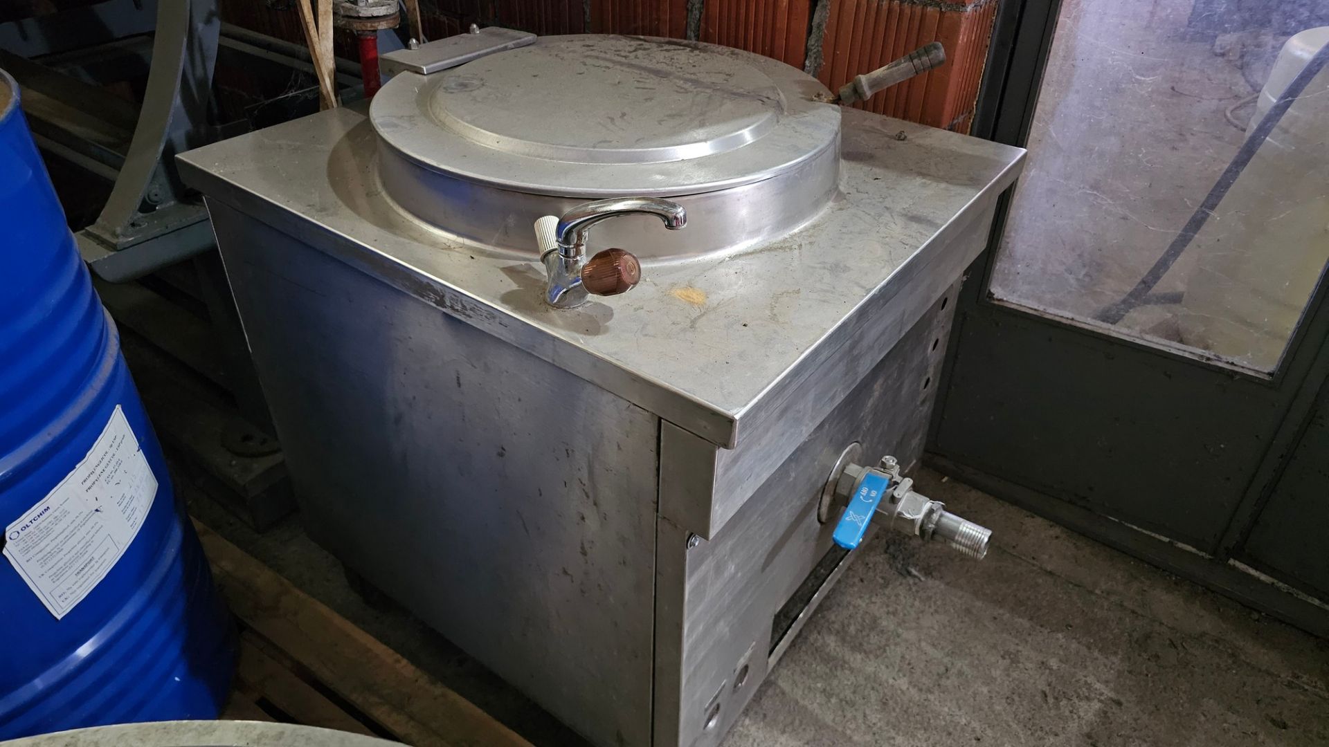 Stainless Steel Cooking Kettle with Lid and Draw-Off Tap